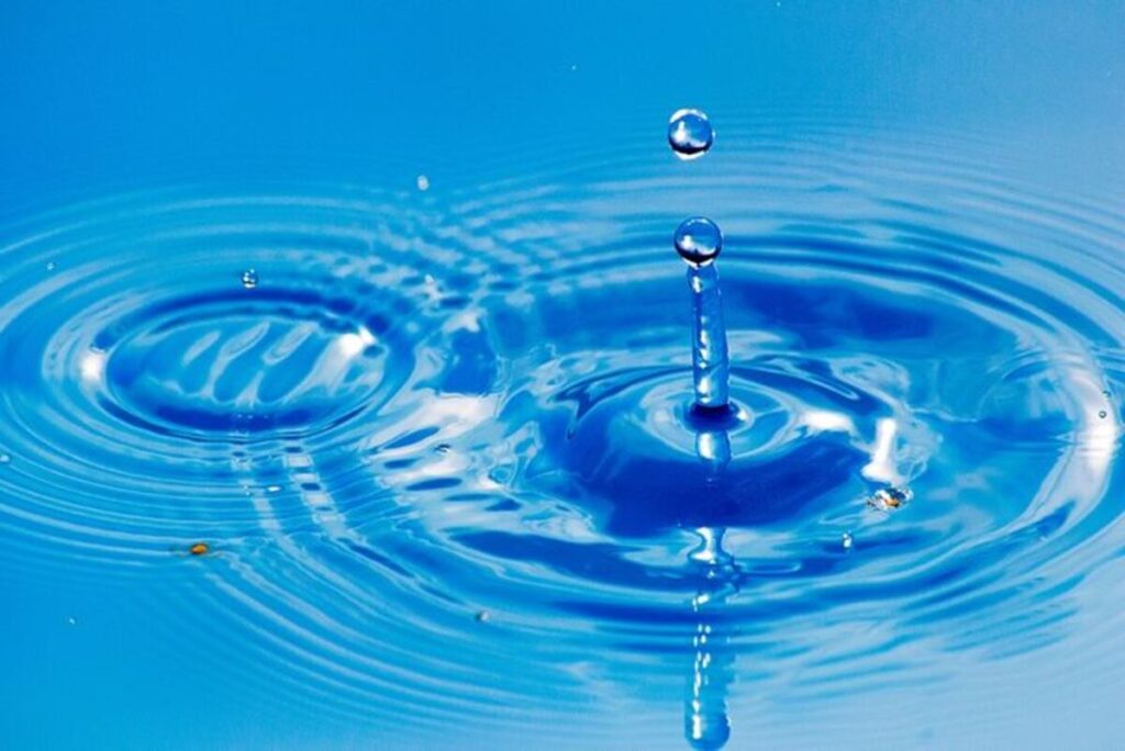 вода